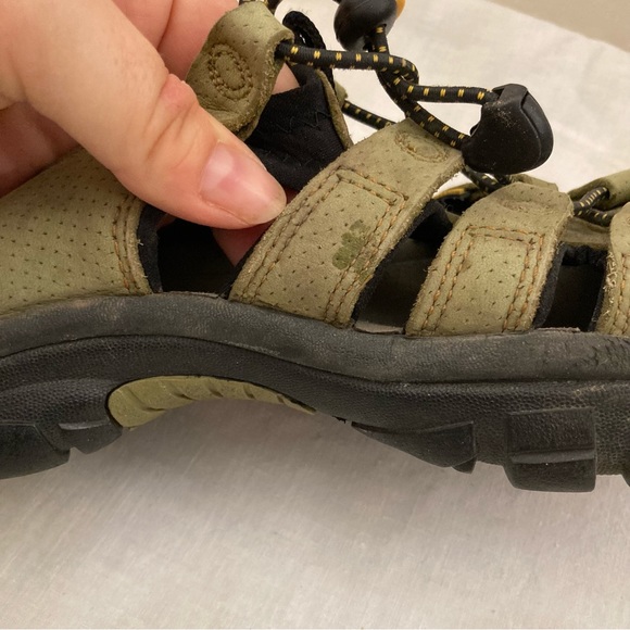 Keen green outdoor sandals size 5.5 - Picture 3 of 9